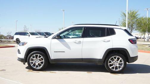 2022 Jeep Compass Latitude Lux