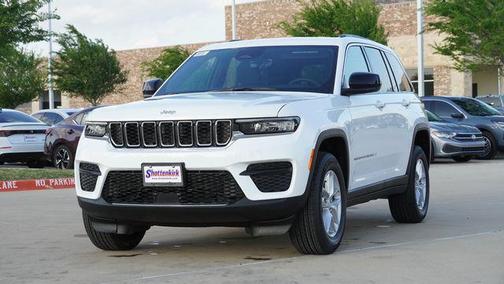 Bright White Clearcoat 2026 Jeep Grand Cherokee Laredo