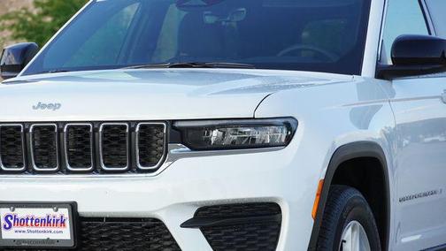 Bright White Clearcoat 2026 Jeep Grand Cherokee Laredo
