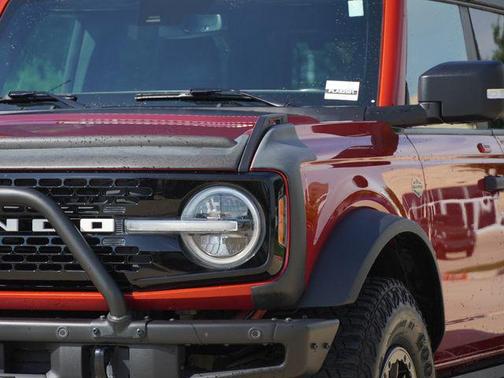 Hot Pepper Red Metallic Tinted Clearcoat 2023 Ford Bronco Wildtrak