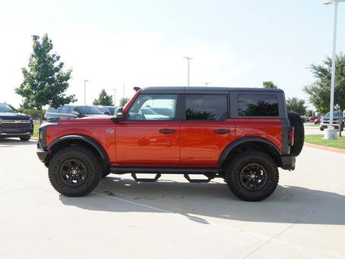 Hot Pepper Red Metallic Tinted Clearcoat 2023 Ford Bronco Wildtrak
