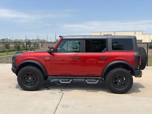 Hot Pepper Red Metallic Tinted Clearcoat 2023 Ford Bronco Wildtrak
