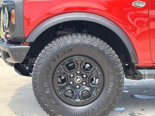 Hot Pepper Red Metallic Tinted Clearcoat 2023 Ford Bronco Wildtrak