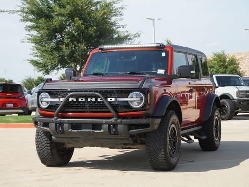 Hot Pepper Red Metallic Tinted Clearcoat 2023 Ford Bronco Wildtrak