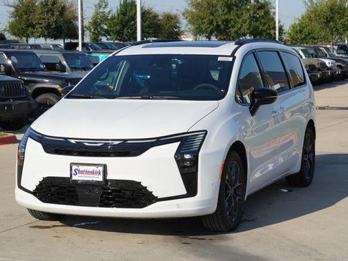 White 2027 Chrysler Pacifica Limited