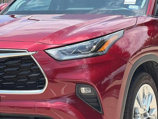 Ruby Flare Pearl 2022 Toyota Highlander Limited