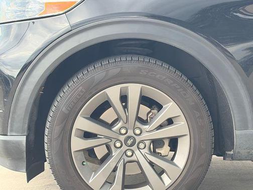 Agate Black Metallic 2021 Ford Explorer XLT