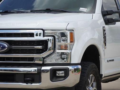 Oxford White 2022 Ford F-250 Lariat