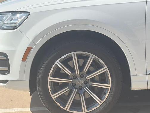 Carrara White 2019 Audi Q7 45 Premium Plus