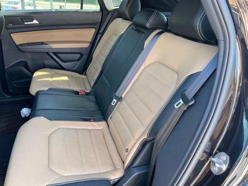 2022 Volkswagen Atlas Cross Sport 3.6L V6 SEL Premium R-Line