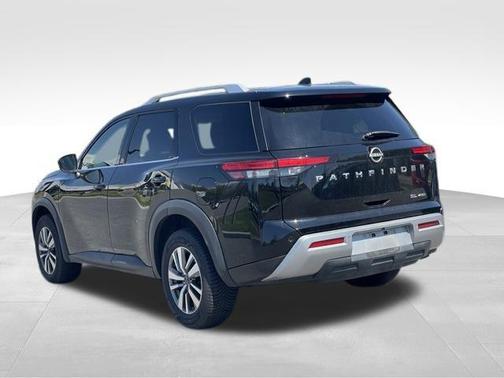 Super Black 2023 Nissan Pathfinder SL 4WD
