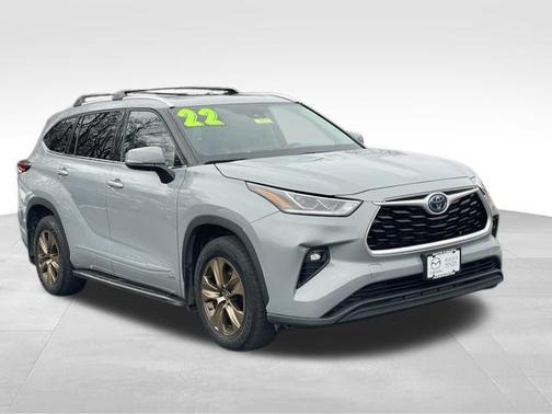 2022 Toyota Highlander Hybrid XLE