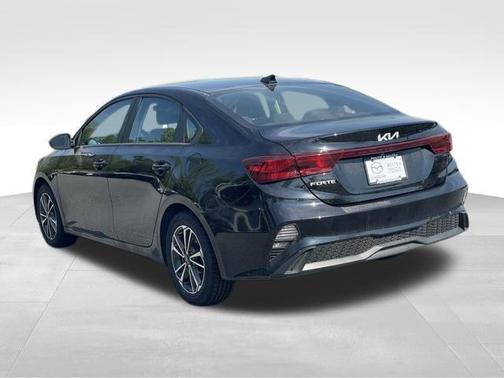 Aurora Black 2022 Kia Forte LXS