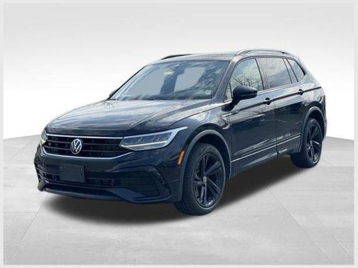 Deep Black Pearl 2023 Volkswagen Tiguan 2.0T SE R-Line Black 4MOTION