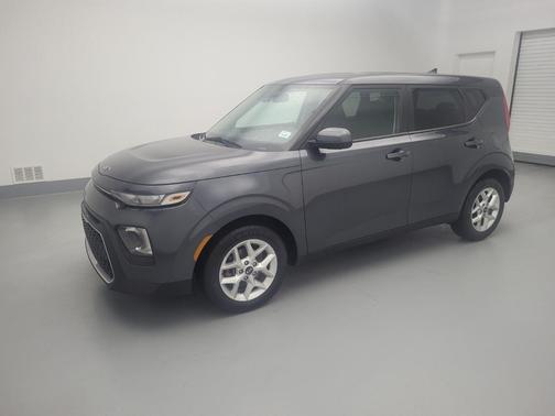 Photo 2 of 33 of 2021 Kia Soul S