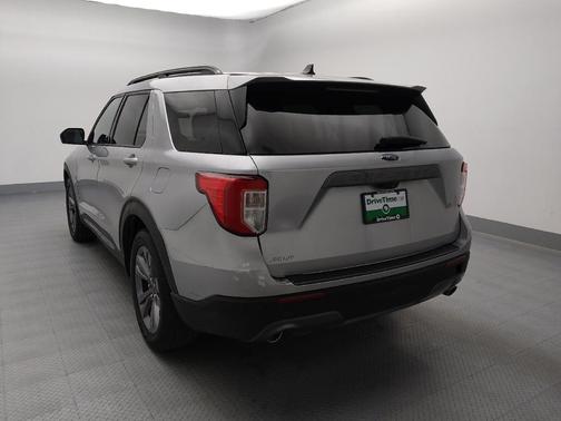 Iconic Silver Metallic 2021 Ford Explorer XLT