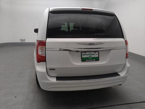 2016 Chrysler Town & Country Touring