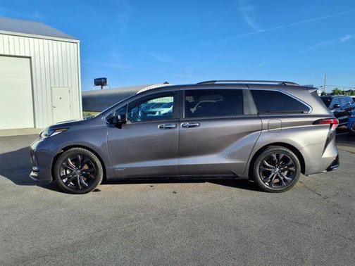 2021 Toyota Sienna XSE 7 Passenger