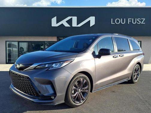 2021 Toyota Sienna XSE 7 Passenger