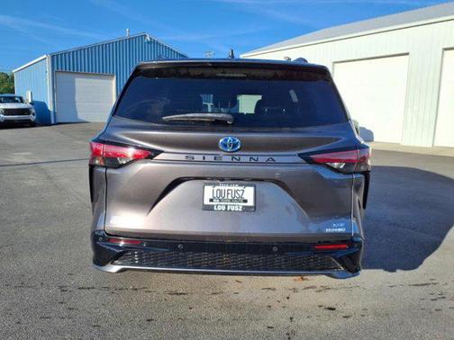 2021 Toyota Sienna XSE 7 Passenger