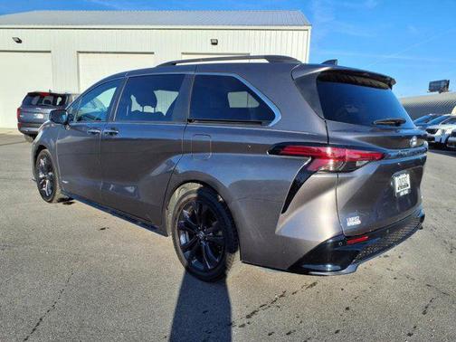 2021 Toyota Sienna XSE 7 Passenger