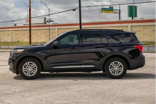 AGATE BLACK METALLIC 2024 Ford Explorer XLT