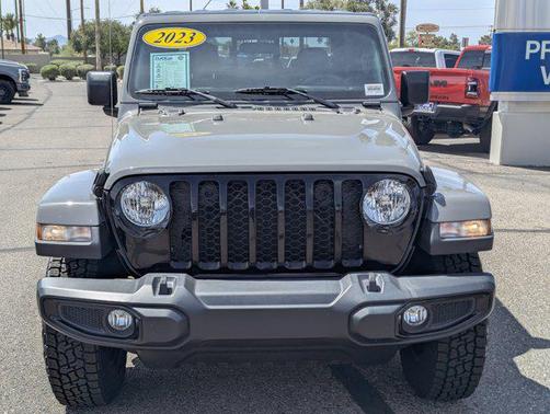 Sting-Gray Clearcoat 2023 Jeep Gladiator Willys 4x4