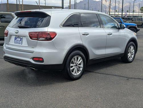 Sparkling Silver 2019 Kia Sorento LX