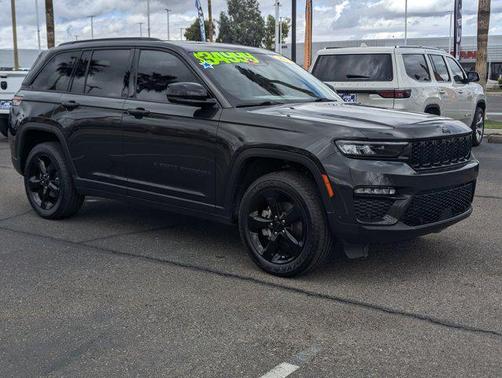 Rocky Mountain Pearlcoat 2023 Jeep Grand Cherokee Limited