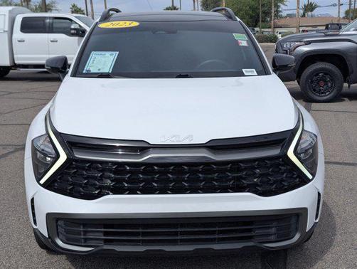 Glacial White Pearl 2023 Kia Sportage X-Line