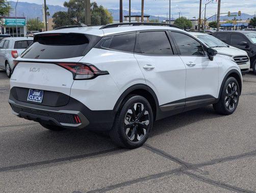 Glacial White Pearl 2023 Kia Sportage X-Line