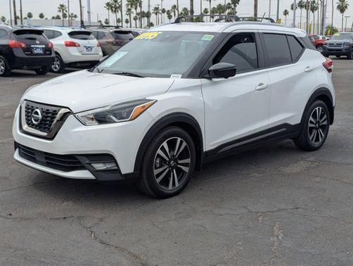 Aspen White TriCoat Pearl 2020 Nissan Kicks SR