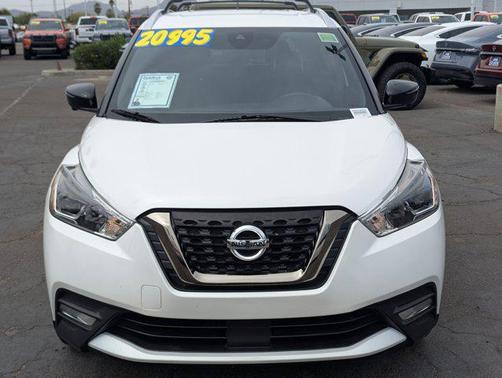 Aspen White TriCoat Pearl 2020 Nissan Kicks SR