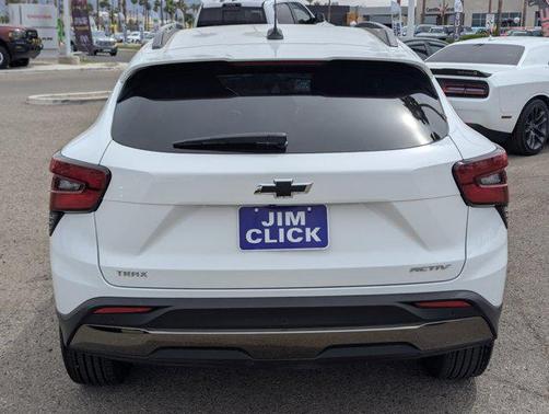 Summit White 2025 Chevrolet Trax FWD ACTIV