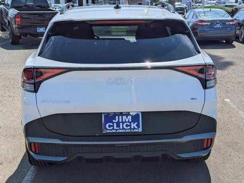 Glacial White Pearl 2024 Kia Sportage X-Line