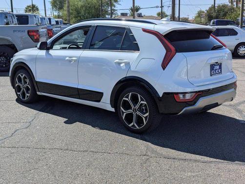 Snow White Pearl 2023 Kia Niro Touring
