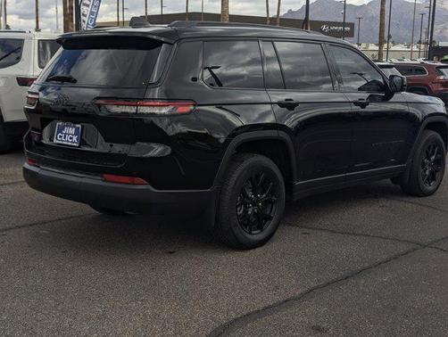 Diamond Black Crystal Pearlcoat 2025 Jeep Grand Cherokee L Altitude