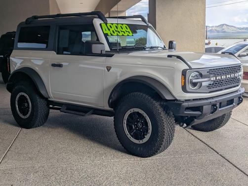 Oxford White 2024 Ford Bronco Badlands