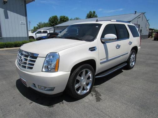 White 2010 Cadillac Escalade Luxury