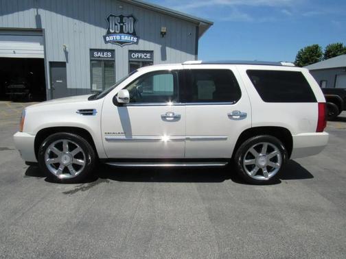 White 2010 Cadillac Escalade Luxury