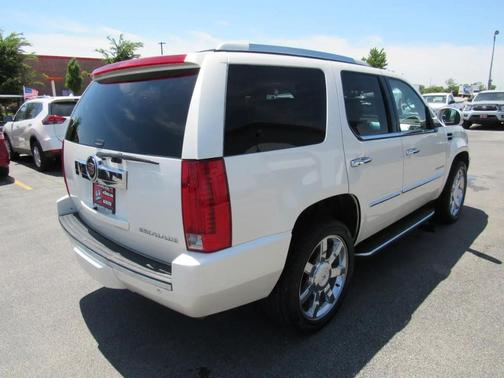 White 2010 Cadillac Escalade Luxury