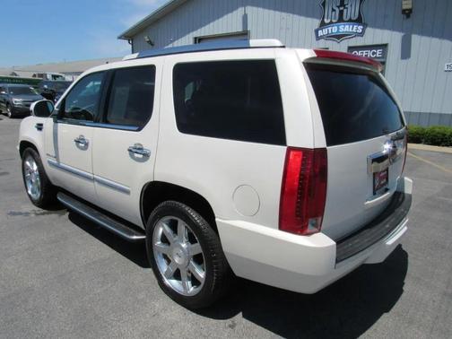 White 2010 Cadillac Escalade Luxury