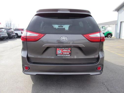 2017 Toyota Sienna LE