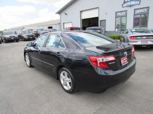 Blue 2013 Toyota Camry SE