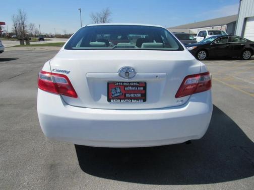 White 2009 Toyota Camry 4dr Sdn I4 Man (Natl)