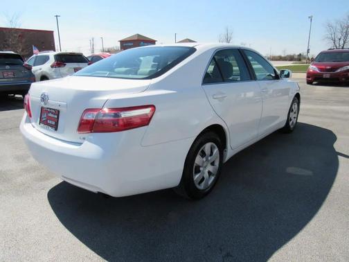 White 2009 Toyota Camry 4dr Sdn I4 Man (Natl)