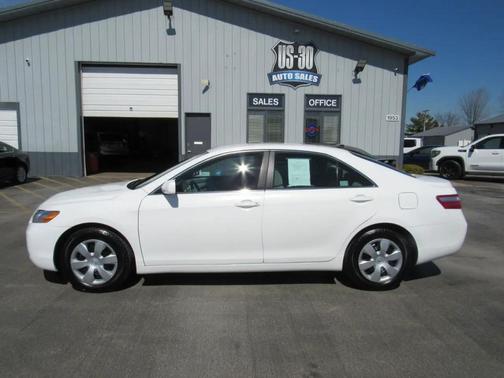 White 2009 Toyota Camry 4dr Sdn I4 Man (Natl)