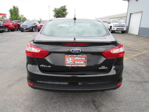 Black 2014 Ford Focus SE