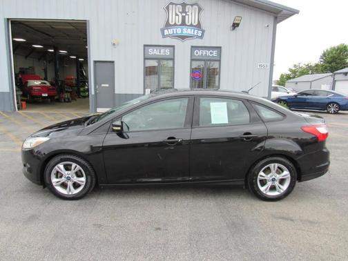 Black 2014 Ford Focus SE