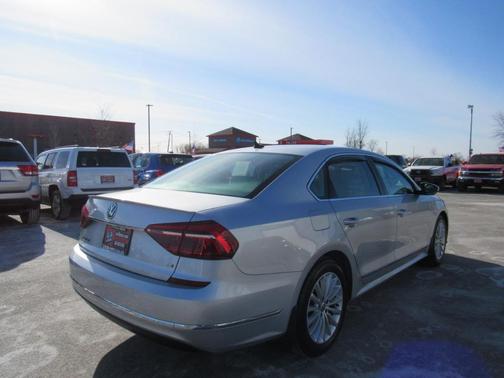 2017 Volkswagen Passat 1.8T SE